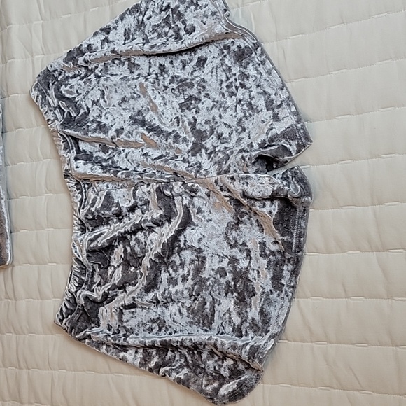 Soma Silver Crushed Velvet Kimono and Short Set Size M - Picture 9 of 9